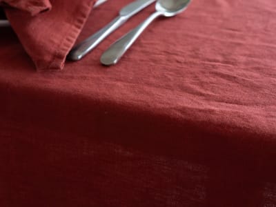 Linnen Label - Duurzaam 100% Europees gewassen linnen tafelkleed - 140 x 250 cm - Rood