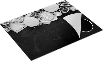 Chefcare Inductie Beschermer Hamburger Ingrediënten op een Marmeren Plaat - Zwart Wit - 77x59 cm - Afdekplaat Inductie - Kookplaat Beschermer - Inductie Mat