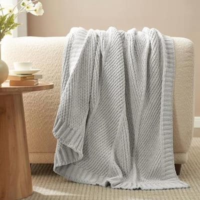 Chenille gebreide deken met chevron-textuur, zachte en decoratieve deken voor bank, stoel en bed, lichtgrijs, 50 x 60 cm