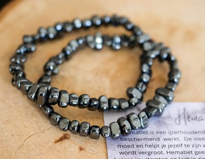Hematiet Armband met split steentjes, Chip, edelsteen - Perfect cadeau voor mannen en vrouwen - Inclusief uitleg - Spiritueel - Hematite - Bescherming - Kalmerend - Zelfvertrouwen - Malende gedachten - Slaapproblemen - Moed - 100% NATUURLIJK