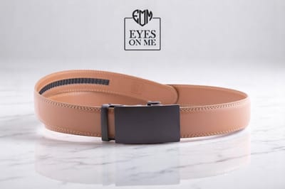 Lichtbruine lederen riem zonder gaatjes met automatische gesp voor heren ( model 17 )