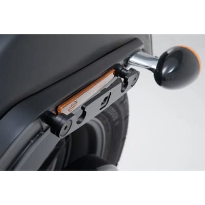 Zijtassenhouder links SW-Motech SLH LH2. Harley Davidson Softail Fat Bob/S (17-).