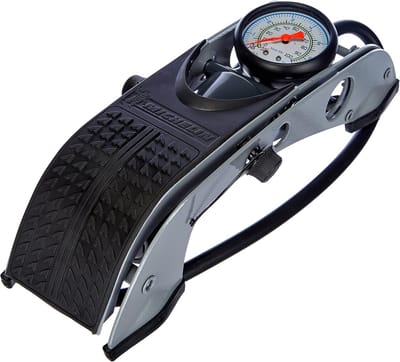 Michelin Voetpomp met Manometer - Oppompen tot 7 bar - Met 4 adapters voor o.a. fiets- en autobanden, luchtbellen en ballen