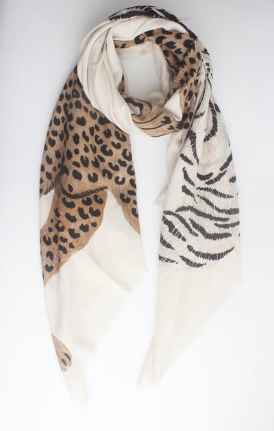 Yilla scarf - Accessories Junkie Amsterdam - Dames- Katoenen sjaal - Dieren print- Cosy chic - herfst/winter - medium dik - Bruin ecru