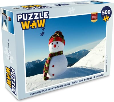 Puzzel Een kerstpop in het besneeuwde landschap tijdens de winter - Legpuzzel - Puzzel 500 stukjes - Kerst - Cadeau - Kerstcadeau voor mannen, vrouwen en kinderen