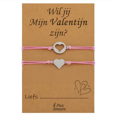 Koppel Armbandjes voor 2 "Wil jij mijn Valentijn Zijn?" - Omgekeerde Hartjes - Vriendschapsarmbandjes met Persoonlijk Cadeau Kaartje - Zilverkleurig & Roze - Elastisch Verstelbaar - Pax Amare
