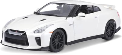 1:24 Nissan GTR 2017 modelauto - parelwit