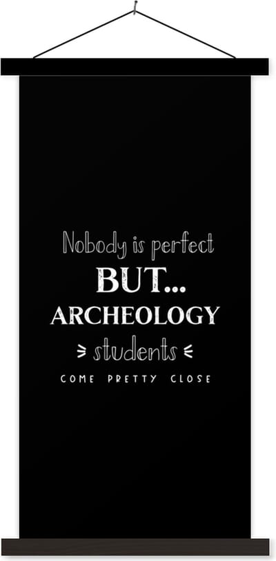 Posterhanger incl. Poster 40x80 cm - Schoolplaat - Quote - Archeologie - Studeren - Textielposter - Zwarte latten