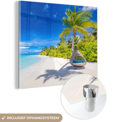 MuchoWow® Glasschilderij 50x50 cm - Schilderij acrylglas - Strand - Palm - Hangstoel - Foto op glas - Muurdecoratie woonkamer - Wanddecoratie slaapkamer - Schilderijen