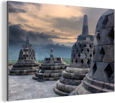 Aluminium schilderij 180x120 cm - Wanddecoratie metaal - Donkere wolken boven de Borobudur tempel - Metalen muurdecoratie woonkamer - Decoratie industrieel - Foto op dibond - Industriële accessoires slaapkamer