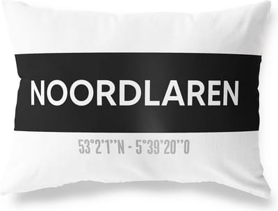 Tuinkussen NOORDLAREN - GRONINGEN met coördinaten - Buitenkussen - Bootkussen - Weerbestendig - Jouw Plaats - Studio216 - Modern - Zwart-Wit - 50x30cm
