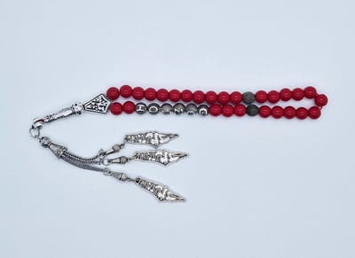 Handgemaakte naam tasbih 33 Kralen Natuursteen “ Bloedkoraal” - met metaal tassel “Palestina"- Met je naam of de naam van uw geliefde- 8 mm diameter van de korrel