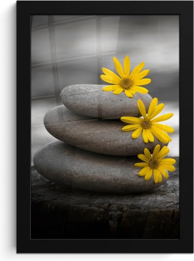 Poster in lijst - Fotolijst 20x30 cm - Posters - Zen stenen - Bloemen - Geel - Natuur - Posterlijst zwart - Wanddecoratie badkamer - Muurdecoratie WC - Decoratieve accessoires - Toilet muur decoratie