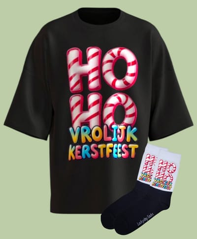 Kerstshirt - HOHOHO Kerstcadeau - Foute kerst trui - Kerst tshirt - Gift set met kerstsokken - Grappige kerstkleding - Kerst shirt voor man en vrouw - Kerst shirt voor dames en heren - LuckyDaySocks - Maat S