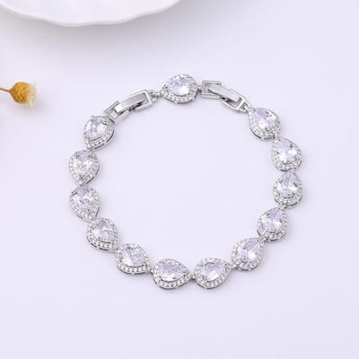 Bracelet en Zircon Incrusté Femme Corée Petit Frais Pierre Précieuse Goutte d'Eau Artificielle Dames Bracelet Bijoux Coloré Main chain 18cm plus extension buckle 3cm white