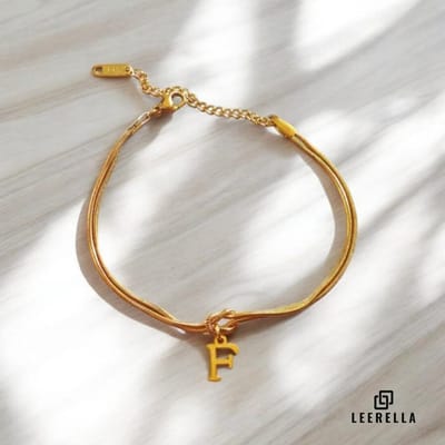 Leerella | F | Stijlvolle Letter Armband van Hoogwaardig RVS in Goudkleur met Initialen – Perfect voor Dames en Heren | Luxe Accessoire met Persoonlijke Touch Moederdag, Valentijnsdag en Verjaardag Cadeau 16+5cm