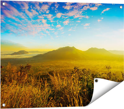 Gards Tuinposter Bergen met Mist in Thailand - 80x60 cm - Tuindoek - Tuindecoratie - Wanddecoratie buiten - Tuinschilderij