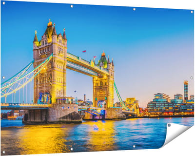 Gards Tuinposter Tower Bridge in Londen met Verlichting - 150x100 cm - Tuindoek - Tuindecoratie - Wanddecoratie buiten - Tuinschilderij