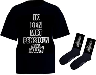 Gift Set - Pensioen - Zwart T-shirt met sokken - Afscheidscadeau - Pensioen cadeau voor man en vrouw - Leuk cadeau - Brievenbus cadeau - Pensionado - LuckyDay Socks - Uniek cadeau - Maat S
