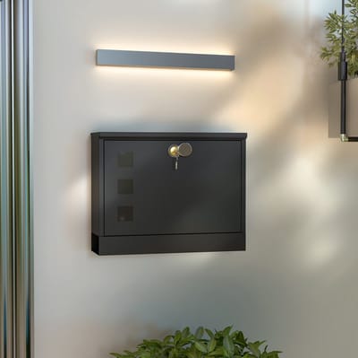 MEUNIQ Briefkast wandmodel 36,5 x 11,5 x 29 cm met slot, 3 zichtvensters en 2 sleutels, waterafstotende metalen postkast voor buiten bij voordeur of poort, zwart