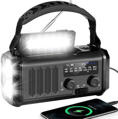 KAD® Radio - Noodradio op Batterijen & Zonne-energie - Draagbare Radio met Zaklamp & Powerbank Zwart - 17cm x 5cm x 8cm