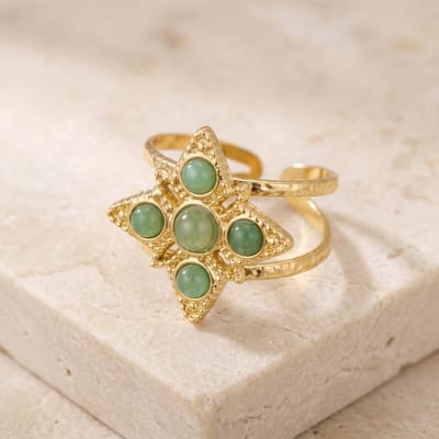 Lundholm Riley Statement Ring Dames Goudkleurig – Premium Stainless Steel Gold Plated – Verstelbare Ring met Groene Natuursteen ringen met steen – One Size – 2 cm – Scandinavisch Design