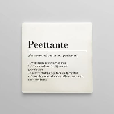 “Peettante Definitie” Tekst Tegel – Grappige Woordenboek Stijl Wanddecoratie – Decoratieve Keramische Tegel 15 × 15 cm