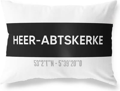 Tuinkussen HEER-ABTSKERKE - ZEELAND met coördinaten - Buitenkussen - Bootkussen - Weerbestendig - Jouw Plaats - Studio216 - Modern - Zwart-Wit - 50x30cm