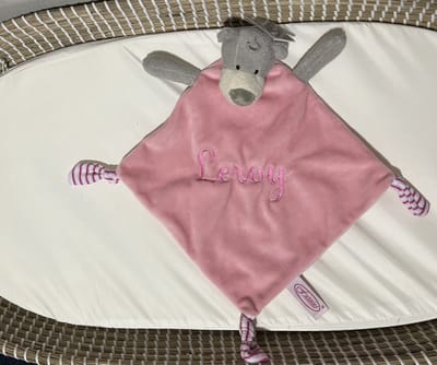 Funnies tutdoekje beer met naam - Gepersonaliseerd - kraamcadeau - Roze - baby knuffel