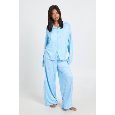 boohoo Dames Petite Pyjamaset Met Martiniglas & Strikprint Shirt Met Lange Mouwen En Broek | Blauw | Maat: 34