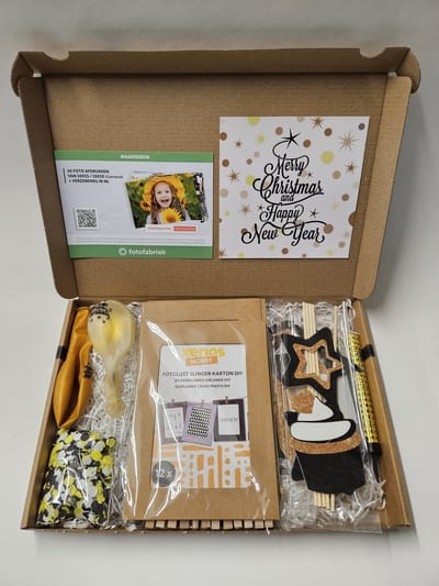 Foto Pret Pakket - Merry Christmas & Happy New Year met fotocadeaubon, mystery card met persoonlijke (video)boodschap en vele foto-feestartikelen | Verjaardag | Jubileum | Zomaar