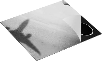 Chefcare Inductie Beschermer Silhouet van een Vliegtuig op het Strand - Zwart Wit - 60x50 cm - Afdekplaat Inductie - Kookplaat Beschermer - Inductie Mat