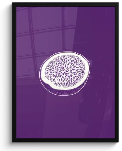 Poster in lijst - Fotolijst 50x70 cm - Posters - Passievrucht - Zaadjes - Paars - Minimalistisch - Posterlijst zwart - Decoratie - Wanddecoratie woonkamer - Muurdecoratie slaapkamer