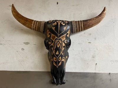 Skull carving black