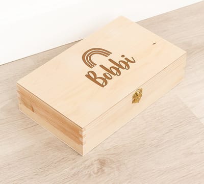 Houten kistje 'Bobbi' Regenboog - Tekenkist - Herinneringsdoos - Kraamcadeau - Knutseldoos - Memorybox - Baby - Geboorte