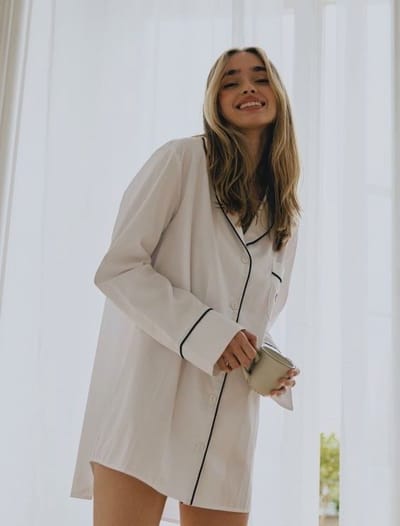 Dames nachthemd in overhemdstijl-satijnkatoen-lange mouwen-contrasterende biezen-luxe & comfort-zwart-maat XS/S