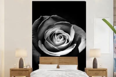 Behang - Fotobehang Bloemen - Zwart - Roos - Wit - Botanisch - Breedte 200 cm x hoogte 300 cm