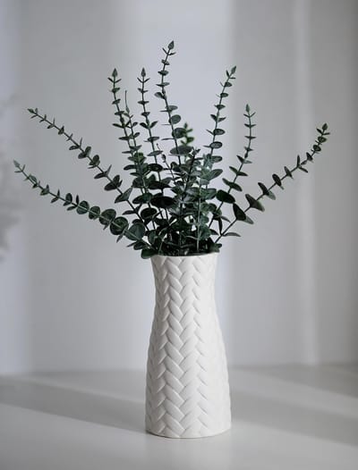 Witte Keramische Vaasje voor Bloemen van 22 cm - Decoratieve Vazen voor Pampasgras in Woonkamer, Keuken of Badkamer - Modern Centerpiece voor Op de Plank of Salontafel