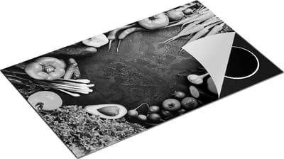 Chefcare Inductie Beschermer Groentes op Zwarte Marmer - Groente - Zwart Wit - 85x52 cm - Afdekplaat Inductie - Kookplaat Beschermer - Inductie Mat