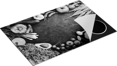 Chefcare Inductie Beschermer Groentes op Zwarte Marmer - Groente - Zwart Wit - 80x50 cm - Afdekplaat Inductie - Kookplaat Beschermer - Inductie Mat