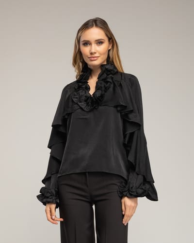 Blouse met print, ajoursteek op de borst, een kraag met ruches en batist-details