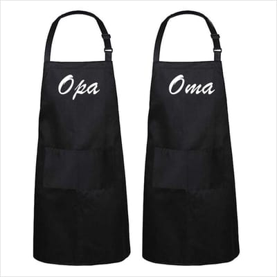 Go Mama™ – Keukenschort set “Opa & Oma” – 2 stuks – Grappige kookschorten – One Size – Verstelbaar – Perfect cadeau voor kerst of sinterklaas