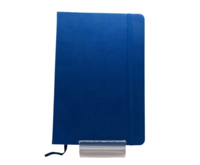 Donker Blauwe Bullet Journal | Vera's Arts & Dice | A5 | Soft Hard Cover | Dotted Notitieboek | Bullet Journals | Dotted Pagina's | Ideaal voor Plannen & Creativiteit | Geschikt voor Habit Tracking, Journaling & Meer | Donker Blauw Notitieboekje A5