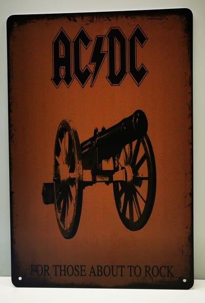 Metalen wandbord - AC/DC - MS057 - Mancave - Wand Decoratie - Metal sign - Mancave decoratie - Decoratie - Metalen borden - Tekst borden - Metalen bord