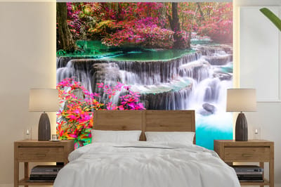 Behang - Fotobehang Waterval - Zon - Bomen - Regenboog - Natuur - Breedte 350 cm x hoogte 350 cm