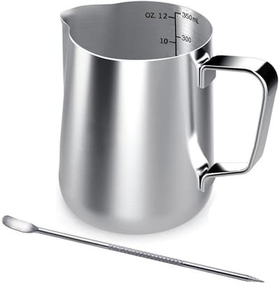 GELLDG Handmelkopschuimer van roestvrij staal - 350 ml - met maatverdeling en latte art-naald - Barista-accessoire - Ideaal geschikt voor het maken van koffiemelk en cappuccino/espresso.