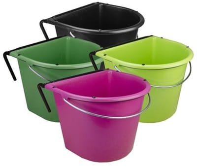 Vplast Voerbak 15 liter met ophang + hengsel - Voerbak paard - Voeremmer - Voerbak paarden ophang - Licht Roze