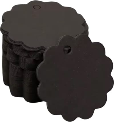 Labels zwart bloem - 4x4 cm. - 100 stuks - stevig karton - met voorgestanst gaatje - prijslabels - cadeaulabels - winkels - geschulpte rand