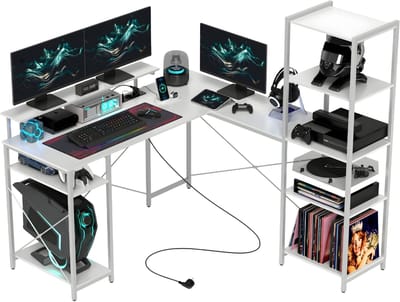 L-Vormig Bureau met Opbergruimte & Oplaadstation – Hoekbureau met Monitorstandaard en Boekenkast – 137x140 cm – Wit