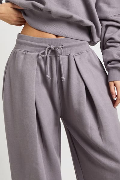 boohoo Dames Off Shoulder Sweatshirt en Geplooide Joggingbroek Trainingspak | Benzine | Maat: Small